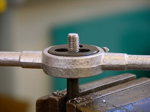 Нарезание резьбы плашкой Нарезание резьбы плашкой